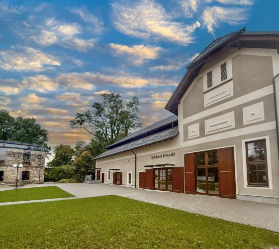 Elewacja frontowa Spichlerza Dworskiego 