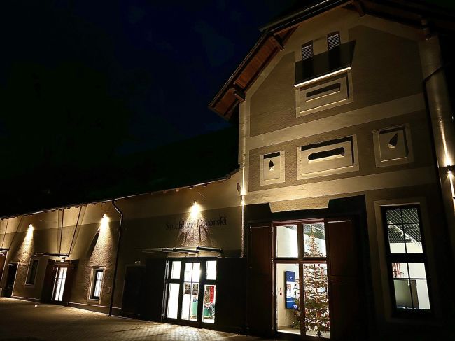 Spichlerz Dworski nocą